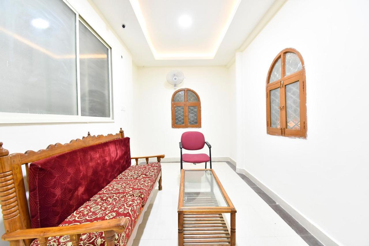 Oyo 44065 Sri Krishna Nilaya Hotel Bangalore Buitenkant foto