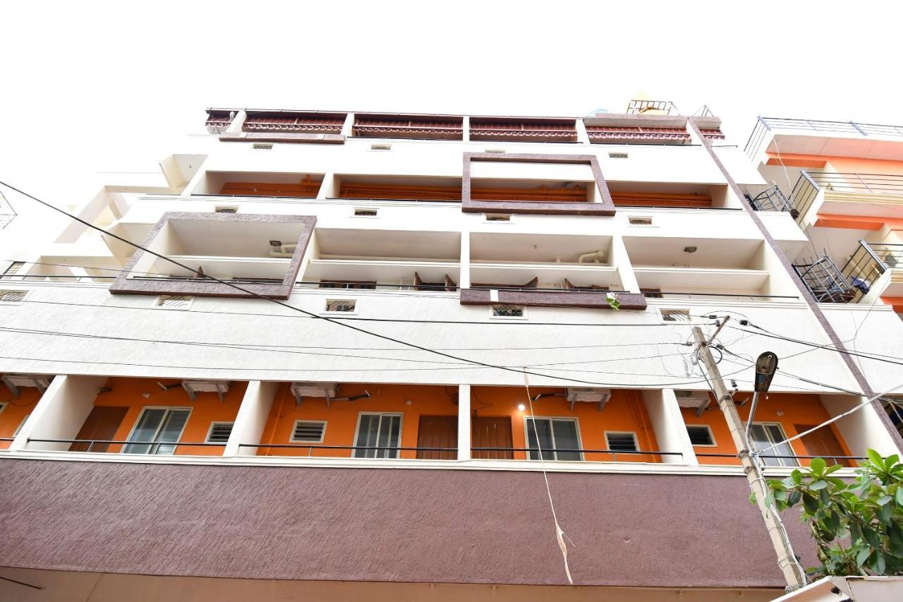 Oyo 44065 Sri Krishna Nilaya Hotel Bangalore Buitenkant foto