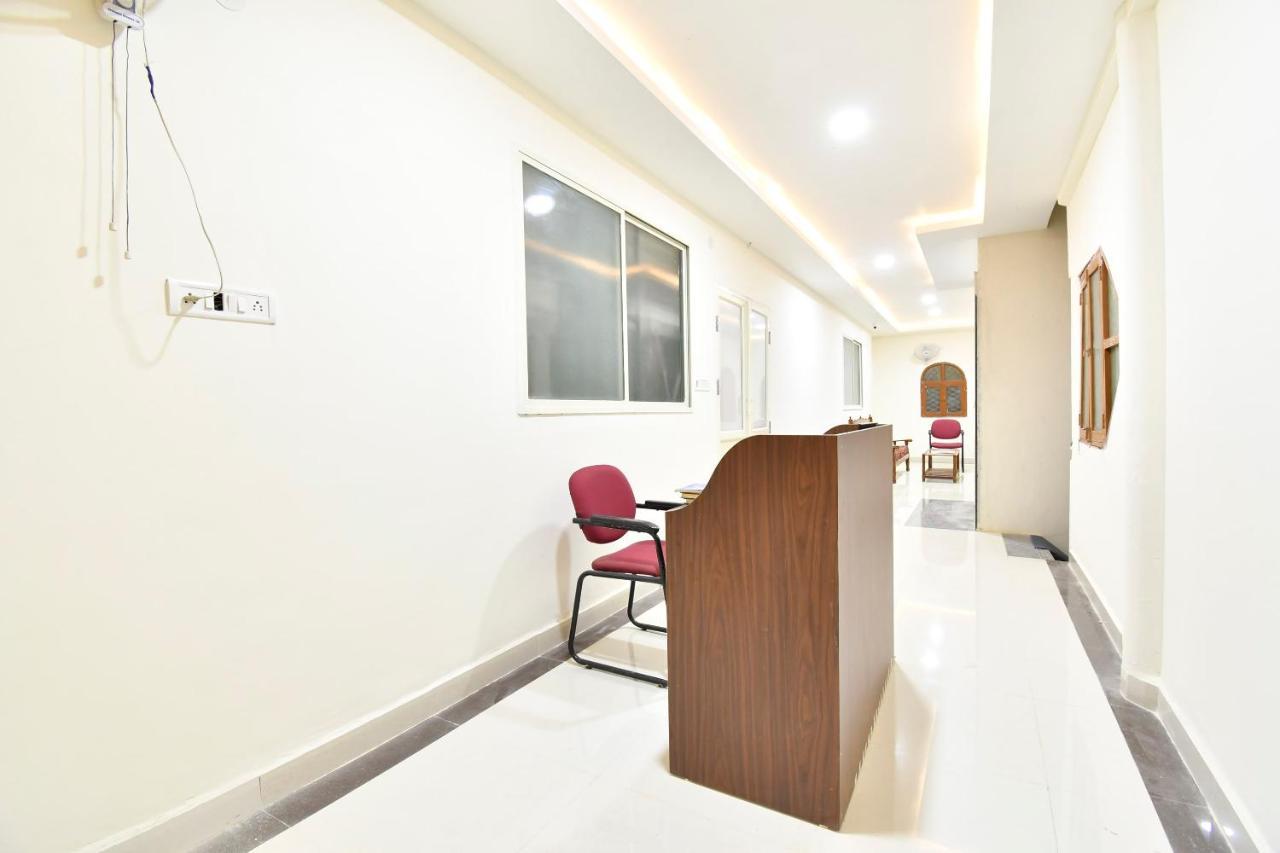 Oyo 44065 Sri Krishna Nilaya Hotel Bangalore Buitenkant foto