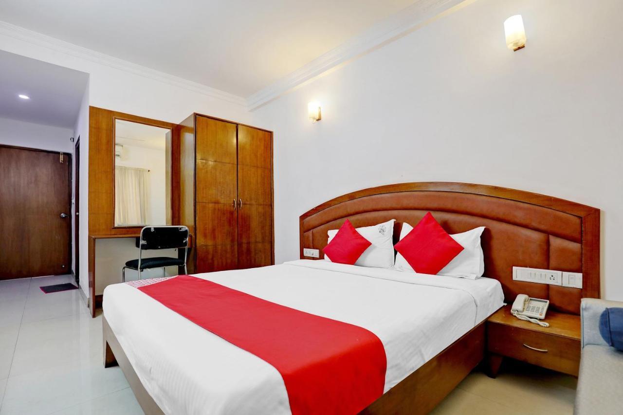 Oyo 44065 Sri Krishna Nilaya Hotel Bangalore Buitenkant foto