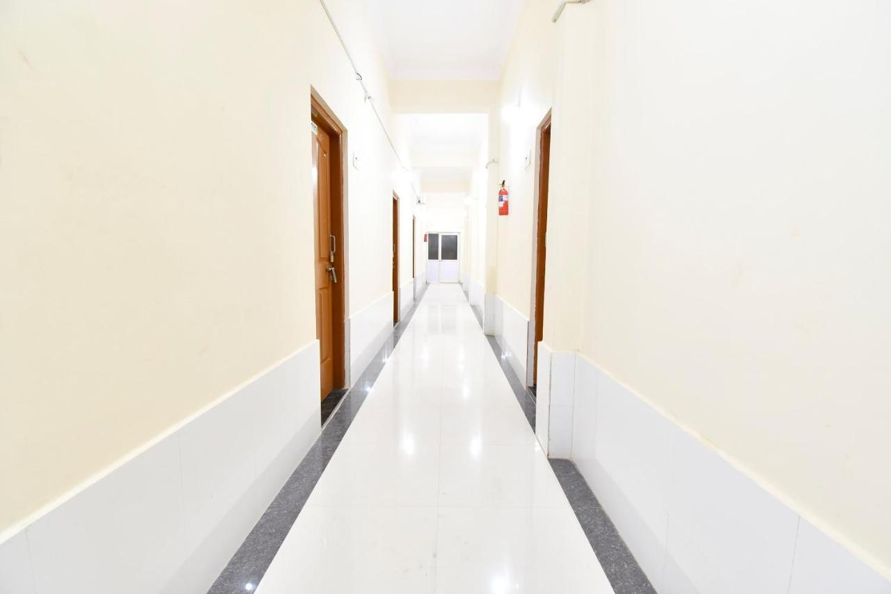 Oyo 44065 Sri Krishna Nilaya Hotel Bangalore Buitenkant foto
