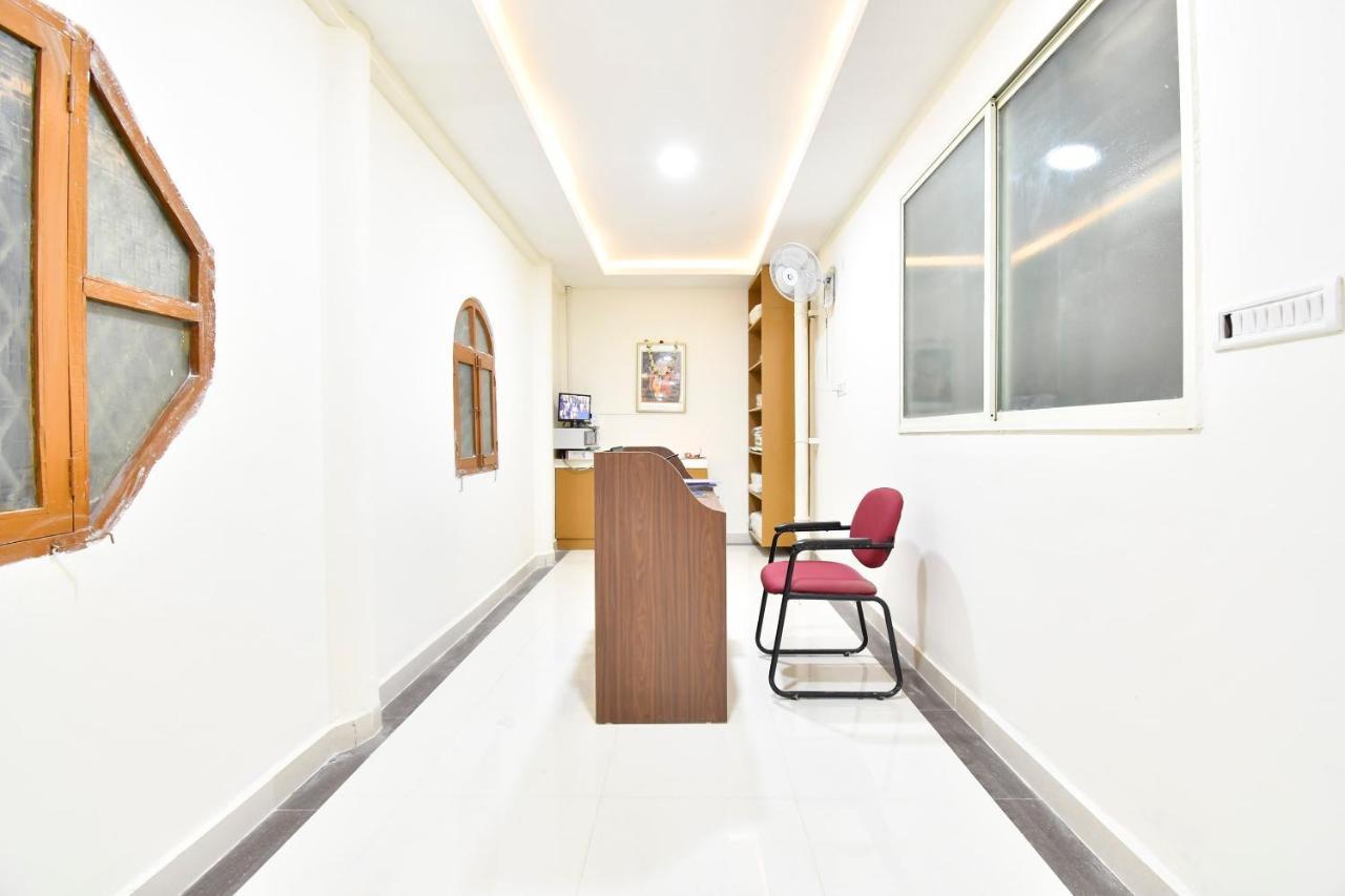 Oyo 44065 Sri Krishna Nilaya Hotel Bangalore Buitenkant foto