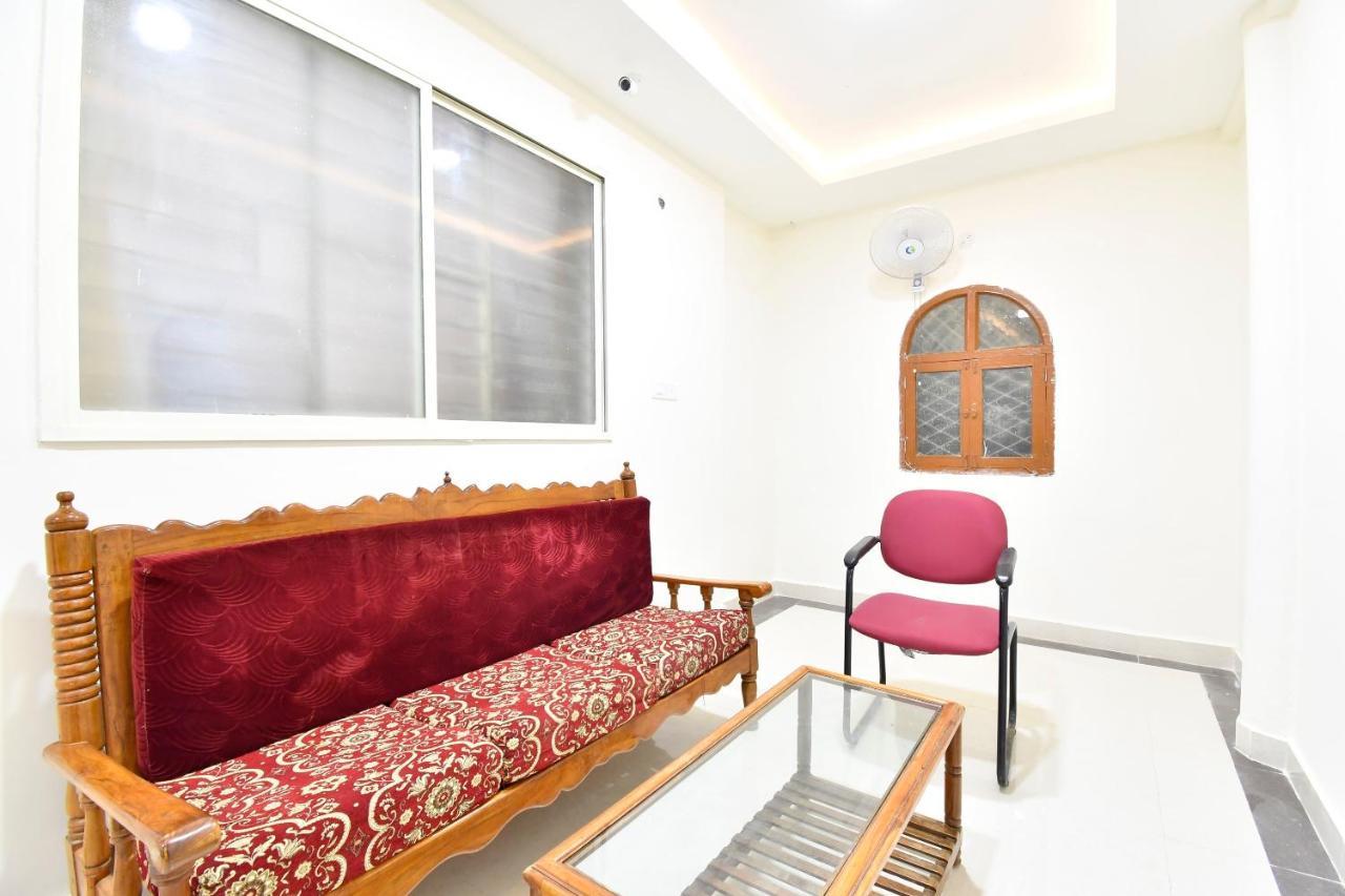 Oyo 44065 Sri Krishna Nilaya Hotel Bangalore Buitenkant foto